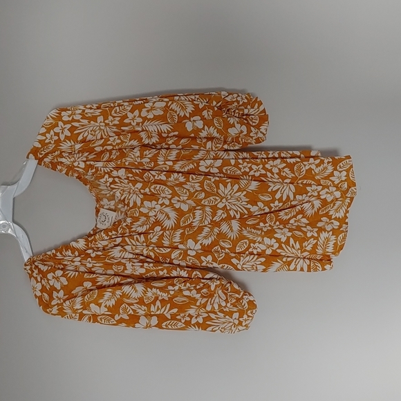 Fantastic fawn mustard flower blouse - Picture 2 of 3